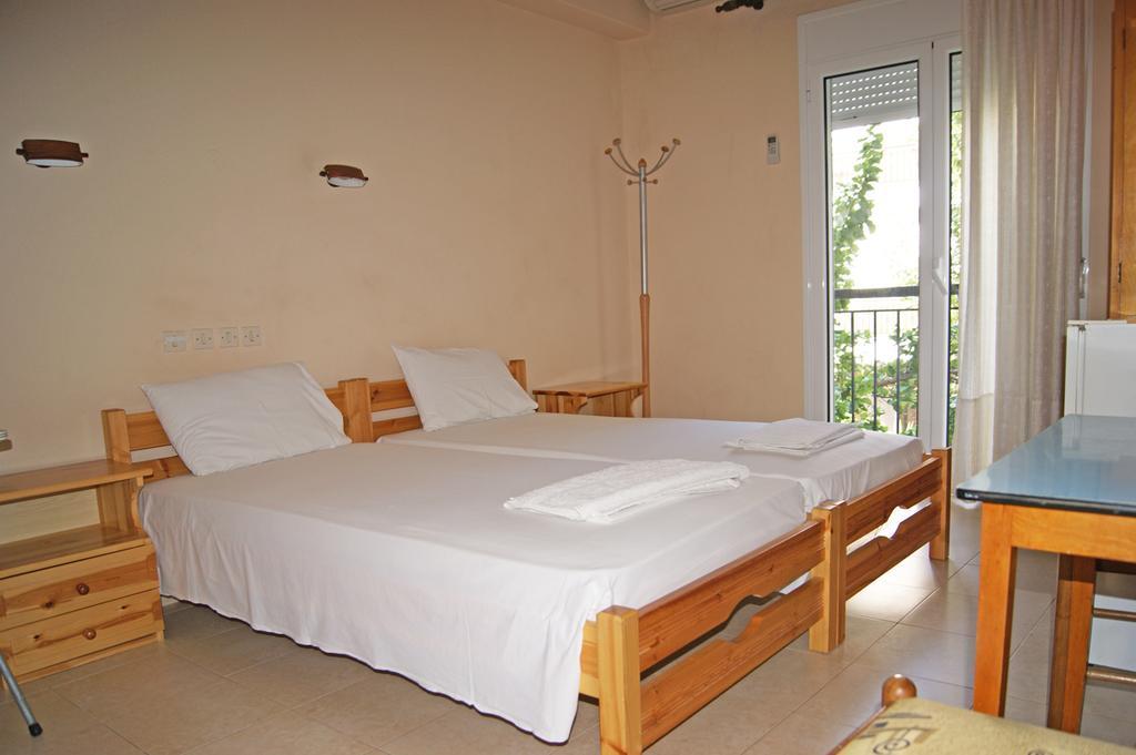 Foivos Hotel Lutrá Edipszú Kültér fotó