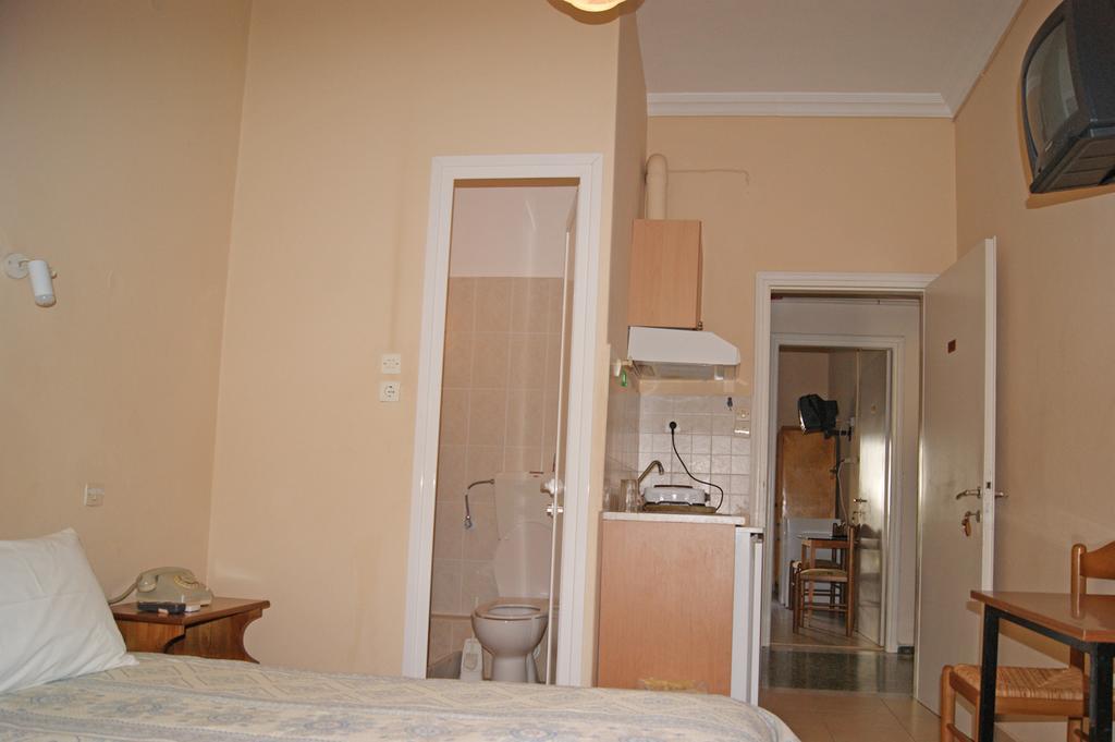 Foivos Hotel Lutrá Edipszú Kültér fotó