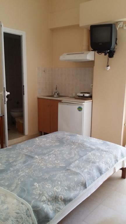 Foivos Hotel Lutrá Edipszú Kültér fotó